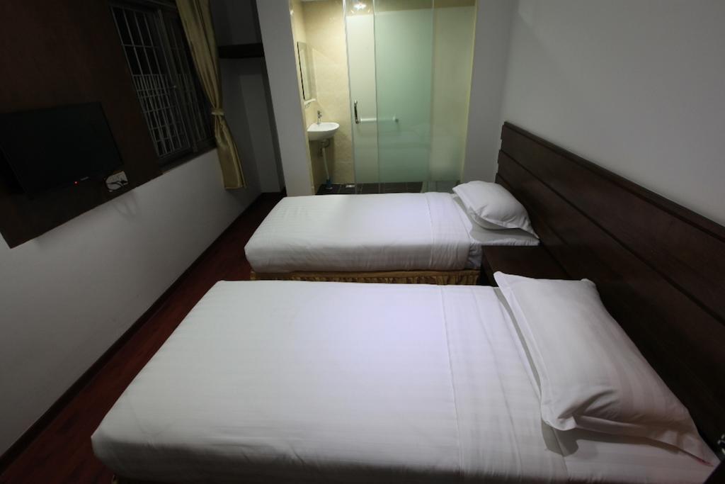 Yangon Regency Hotel Exterior photo