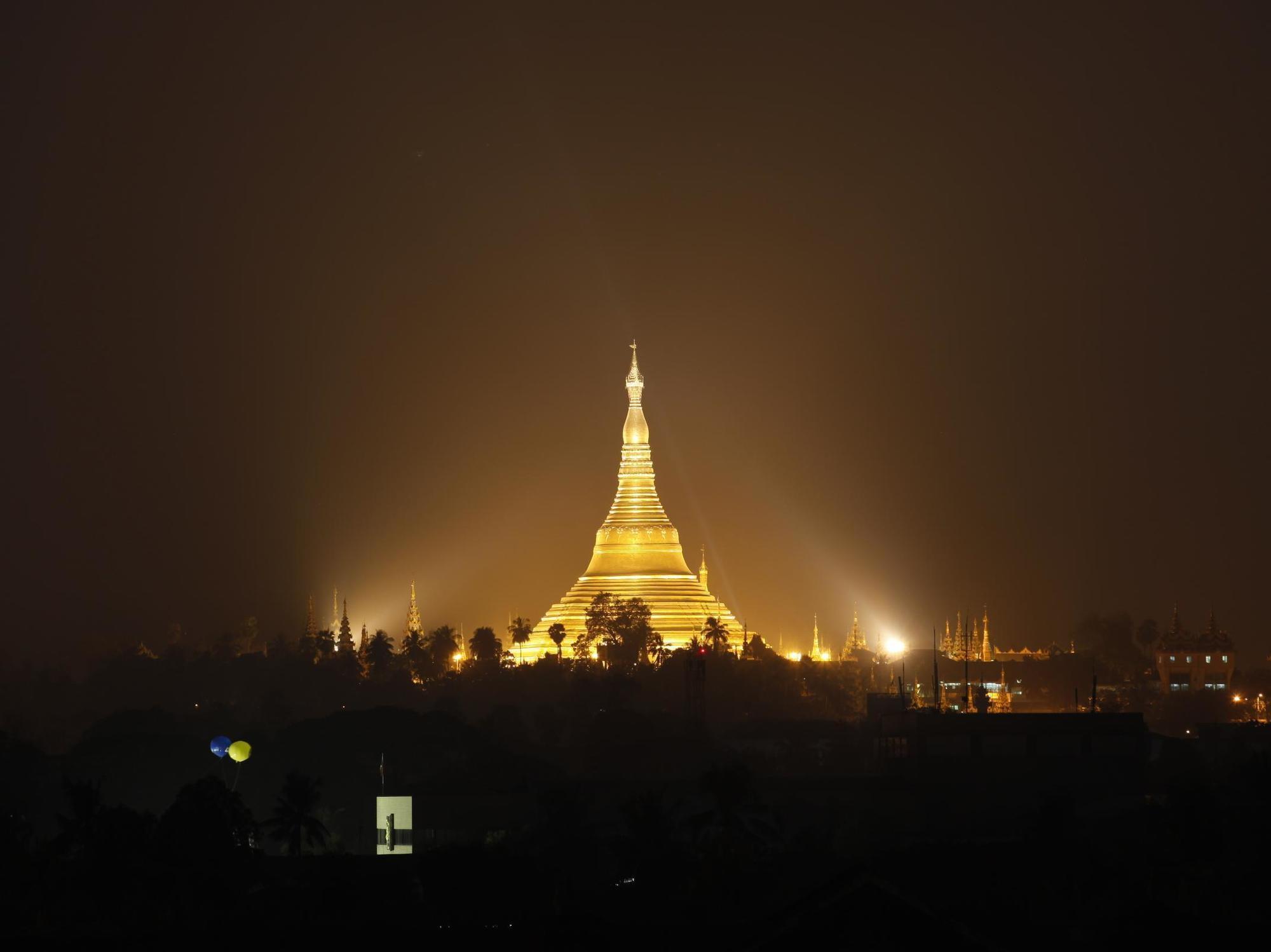 Yangon Regency Hotel Exterior photo