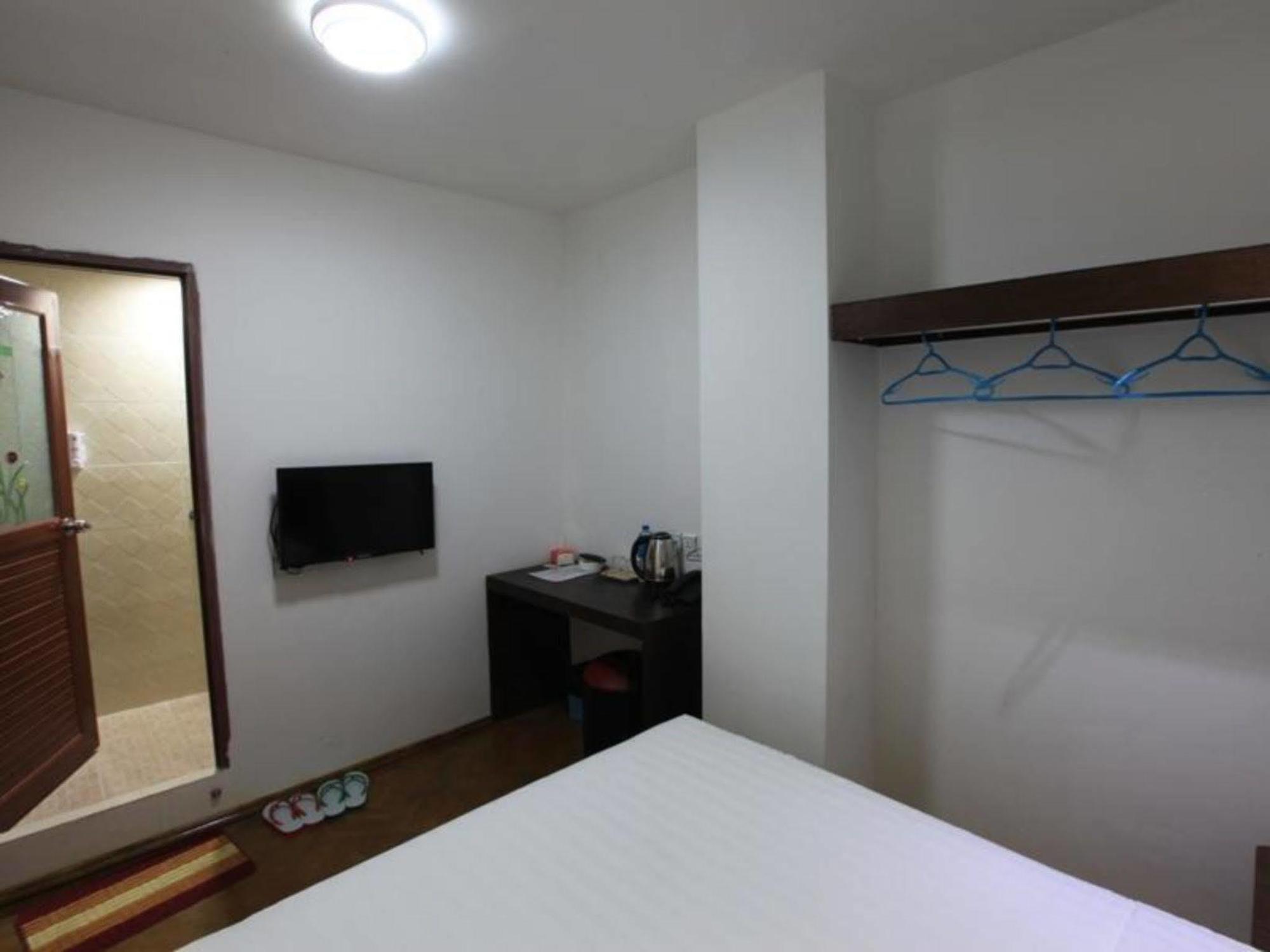 Yangon Regency Hotel Exterior photo
